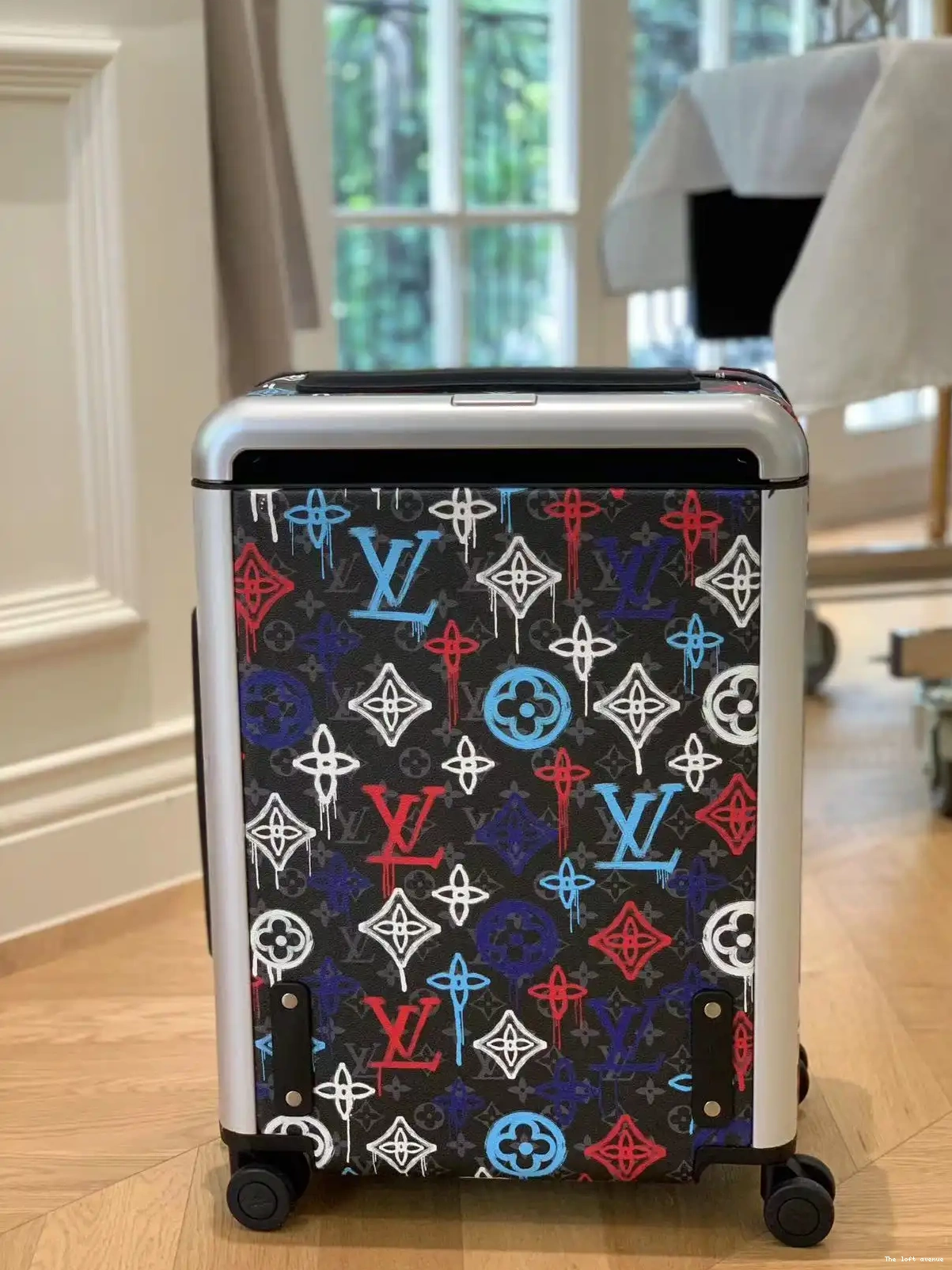 SUITCASE CUSTOM CABIN GRAFFITI HORIZON 55 37L 0617